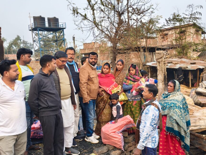 MP Pappu Yadav provides relief material and cash assistance to six families affected by the fire.
