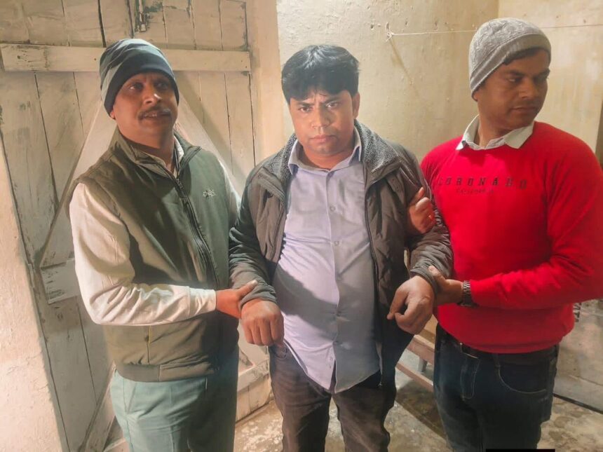 araria-revenue-employee-bribery-arrest-vigilance-2026