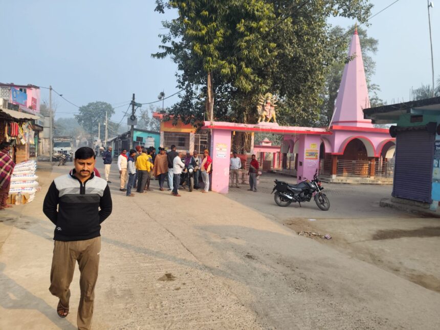 Silver necklace stolen from Akbarpur Durga Temple, anger in the area