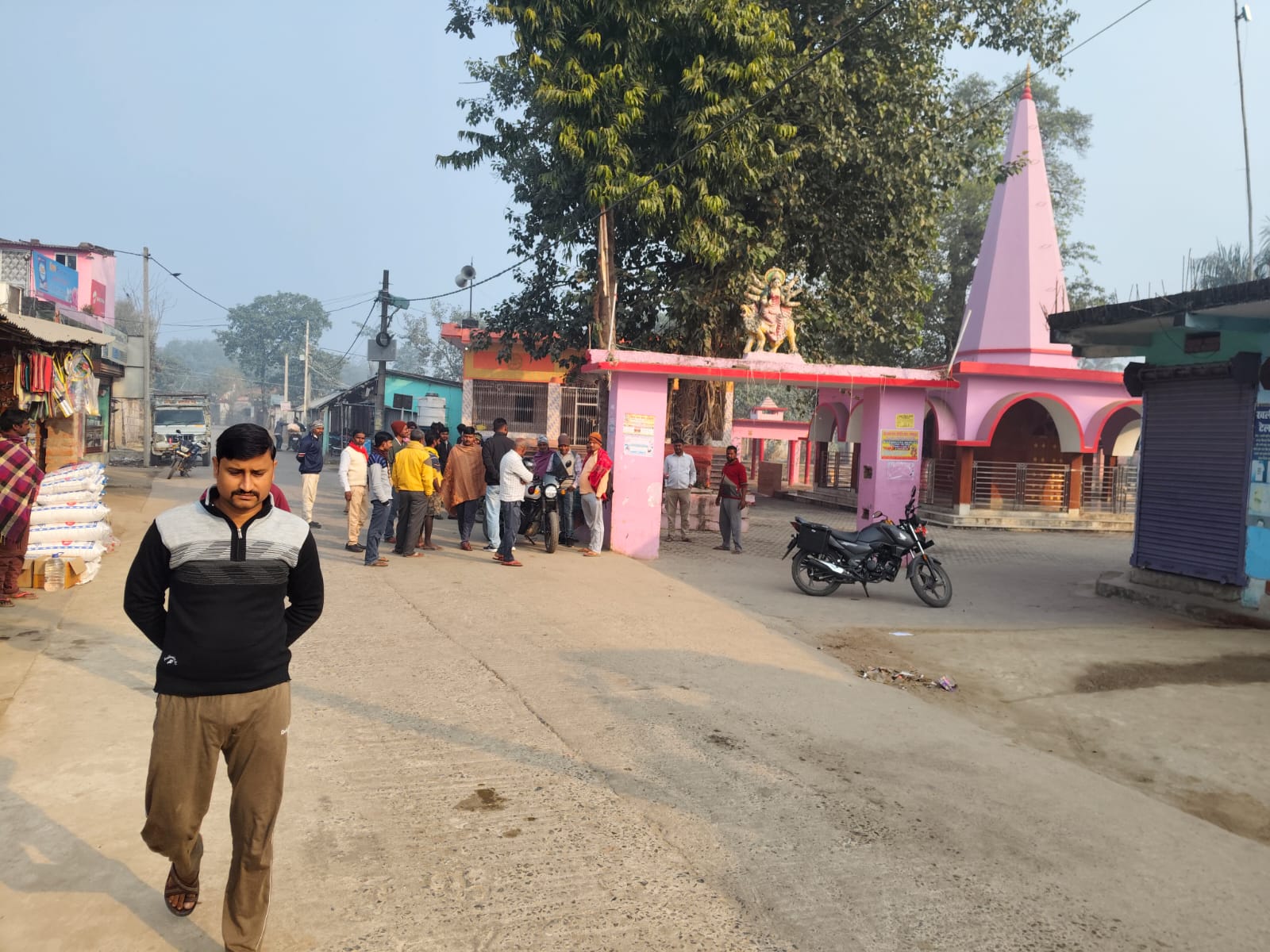 अकबरपुर दुर्गा मंदिर से चांदी का हार चोरी, इलाके में आक्रोश
