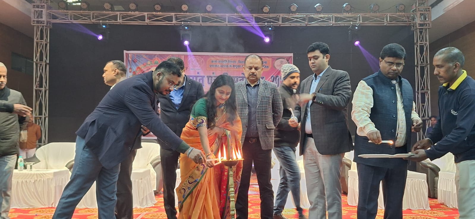 शहर के प्रेक्षागृह में वसंत पंचमी महोत्सव आयोजित Vasant Panchami festival organized in the city auditorium