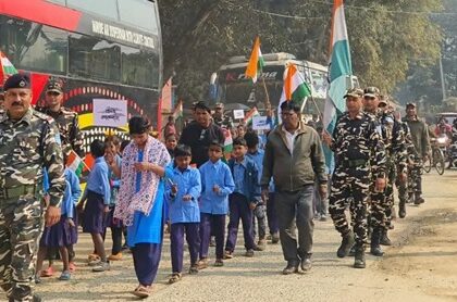 Araria: SSB jawans and school children took out a grand Tiranga Yatra, Sikti echoed with patriotic slogans.