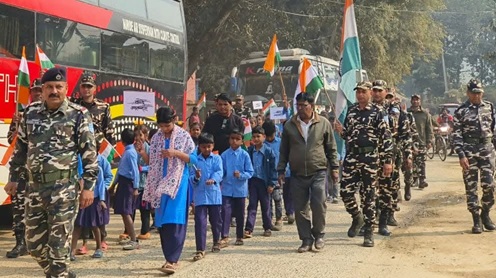 Araria: SSB jawans and school children took out a grand Tiranga Yatra, Sikti echoed with patriotic slogans.