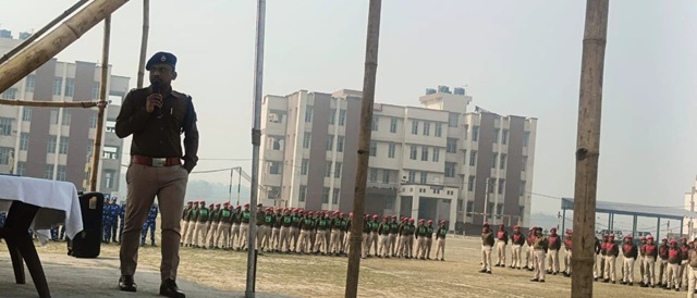 Araria: Tight security arrangements for Saraswati Puja; SP gives special briefing to police officers