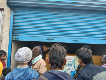 Fearless thieves stole Rs 1.31 lakh from four shops, case registered