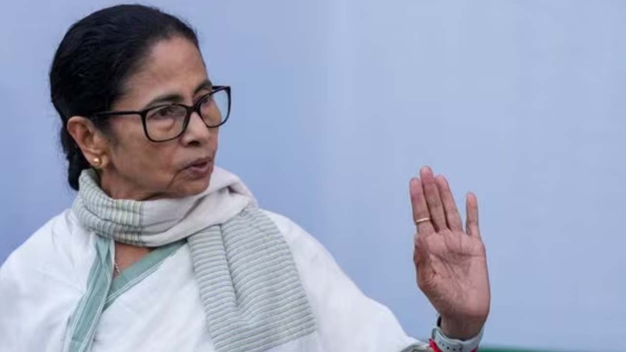 ‘ग्रीन फाइल’ से गरमाई बंगाल की सियासत, चुनाव से पहले आमने-सामने दीदी और ईडी