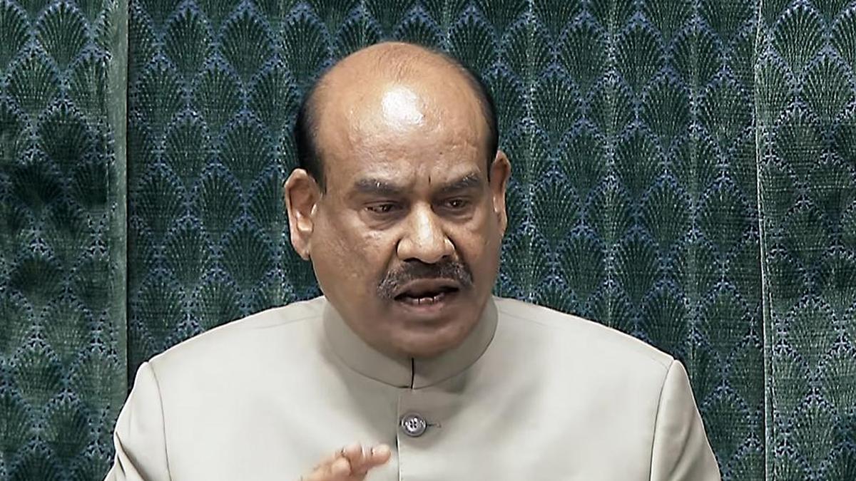 विपक्ष लोकसभा स्पीकर ओम बिरला के खिलाफ अविश्वास प्रस्ताव लाने की तैयारी में: संसद में हंगामा