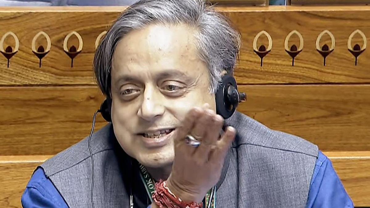 थरूर ने भारत-अमेरिका अंतरिम व्यापार समझौते को ‘पूर्व-निर्धारित खरीद समझौता’ बताया