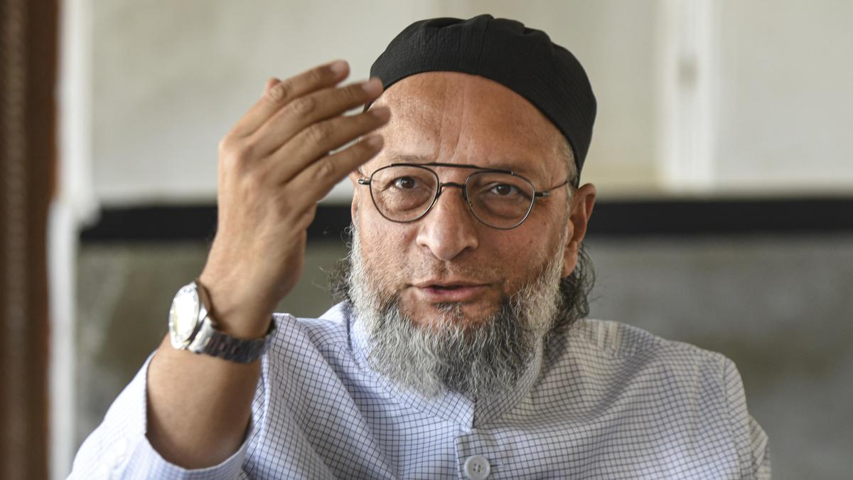 सीएम सरमा पर जेनोसाइडल हेट स्पीच का आरोप, ओवैसी ने दर्ज कराई शिकायत