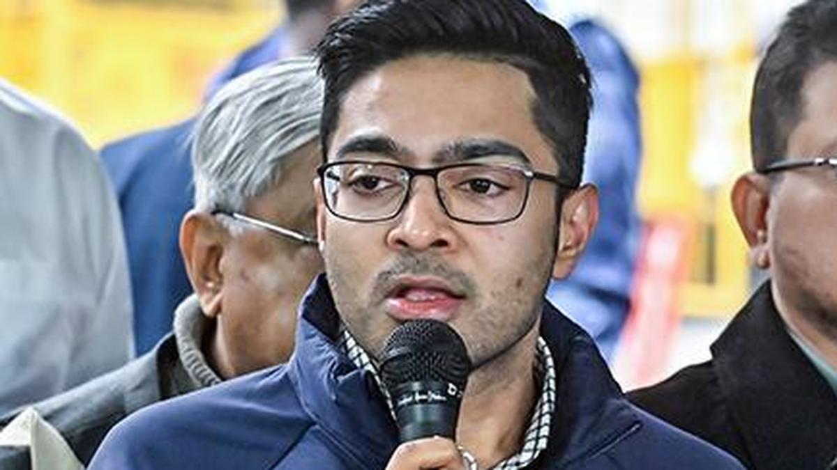 आवाज़ दबाकर संसद नहीं चलती” — निलंबित सांसदों की सजा वापस ले स्पीकर: अभिषेक बनर्जी
