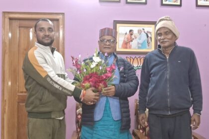 Bihar Legislative Council Chairman Ghanshyam Thakur visited Katihar, where he was welcomed by BJP leader Tantan Thakur.