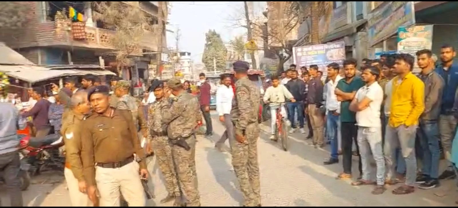 जांच करने गई प्रशासन की टीम को अस्पताल में बनाया बंधक, भारी पुलिस बल ने कराया मुक्त