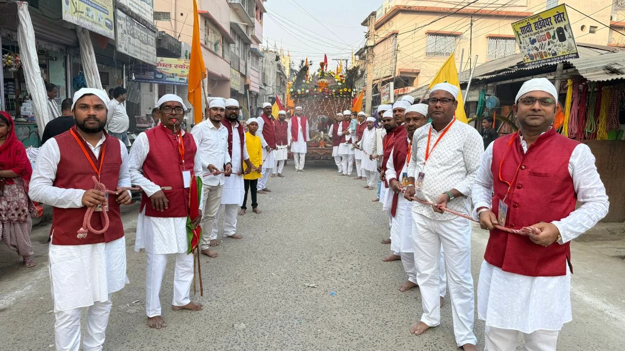सांप्रदायिक सौहार्द की मिसाल: फारबिसगंज में बाबा मलंग शाह के उर्स पर निकली भव्य शोभायात्रा
