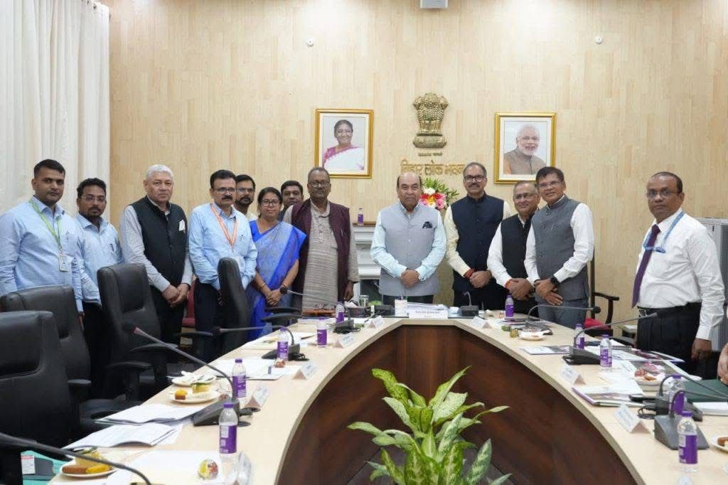 पूर्णिया विश्वविद्यालय की उपलब्धियों पर लोक भवन में मंथन, कुलाधिपति ने दिए कई अहम निर्देश