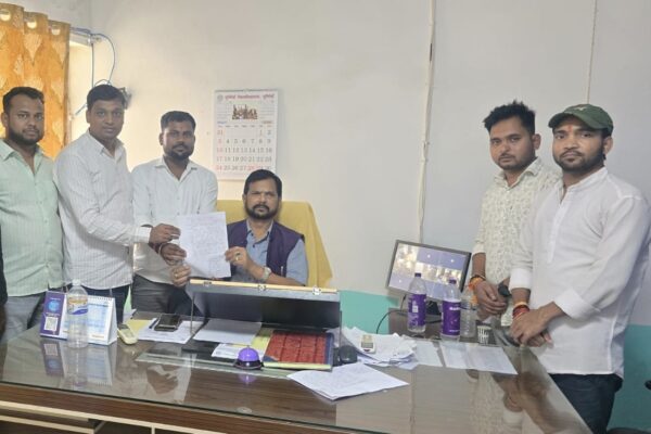 तारीख पर तारीख, पर परीक्षा नहीं — PAT को लेकर उबाल ; पूर्णिया विश्वविद्यालय में छात्रों ने परीक्षा नियंत्रक को सौंपा ज्ञापन