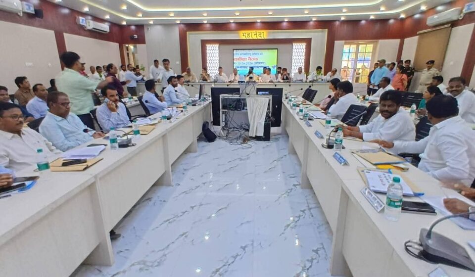 जिला कार्यक्रम कार्यान्वयन समिति की बैठक में उठीं जनसमस्याएं, राशन कार्ड, पेंशन और फर्जी चिकित्सा केंद्रों पर कार्रवाई की मांग