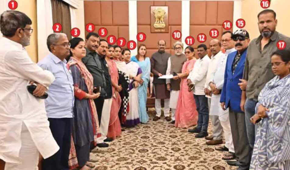 TMC में बड़ी बगावत : 20 सांसदों ने छोड़ा ममता बनर्जी का साथ, नेशनलिस्ट सिटिजंस पार्टी में विलय कर NDA को दिया समर्थन