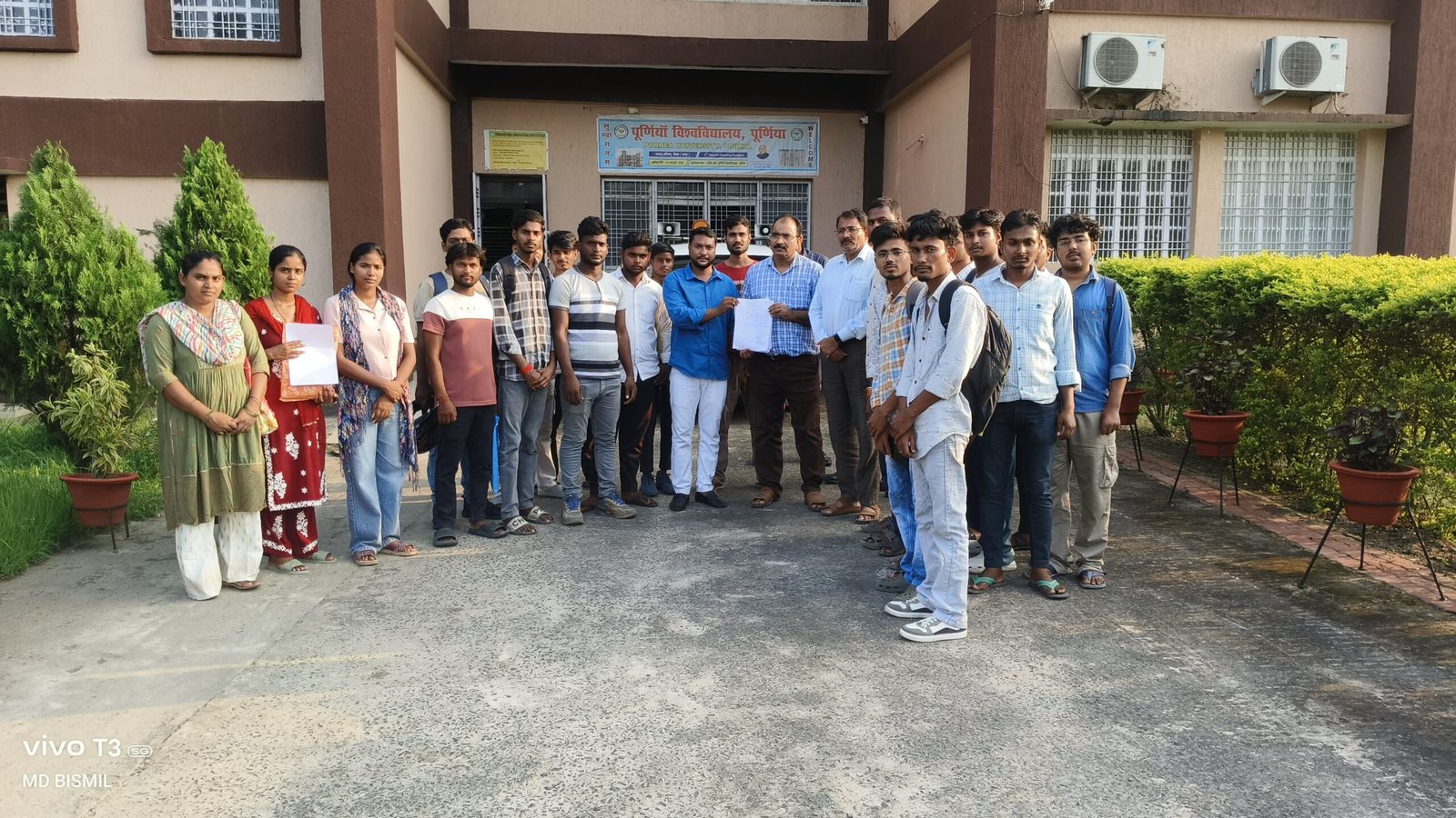 यूजी सेकेंड सेमेस्टर परीक्षा फॉर्म की तिथि एक दिन बढ़ाने की मांग, छात्र राजद ने डीएसडब्ल्यू को सौंपा आवेदन